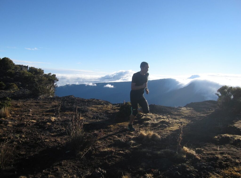 Corredor de ultra trail en condiciones extremas