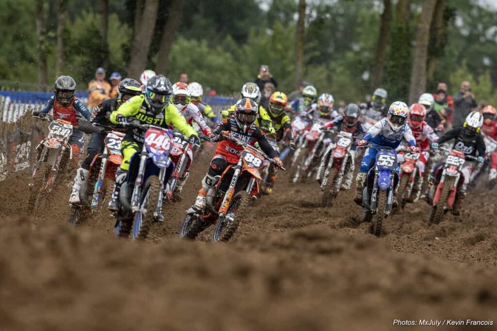 Départ d'une course de motocross