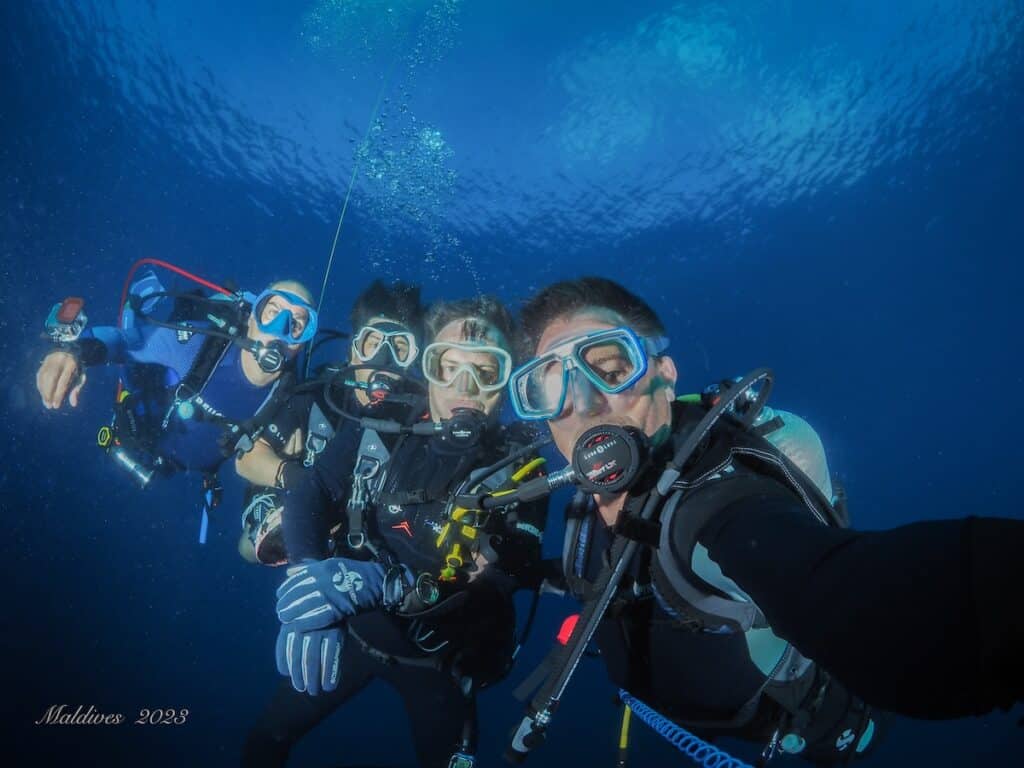 Photo d'une équipe de plongeurs