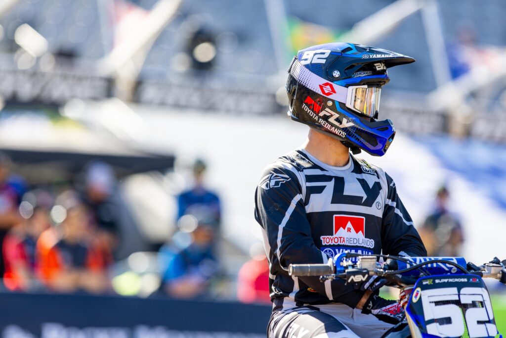 Anthony Bourdon en équipement de motocross lors d'une compétition de supercross