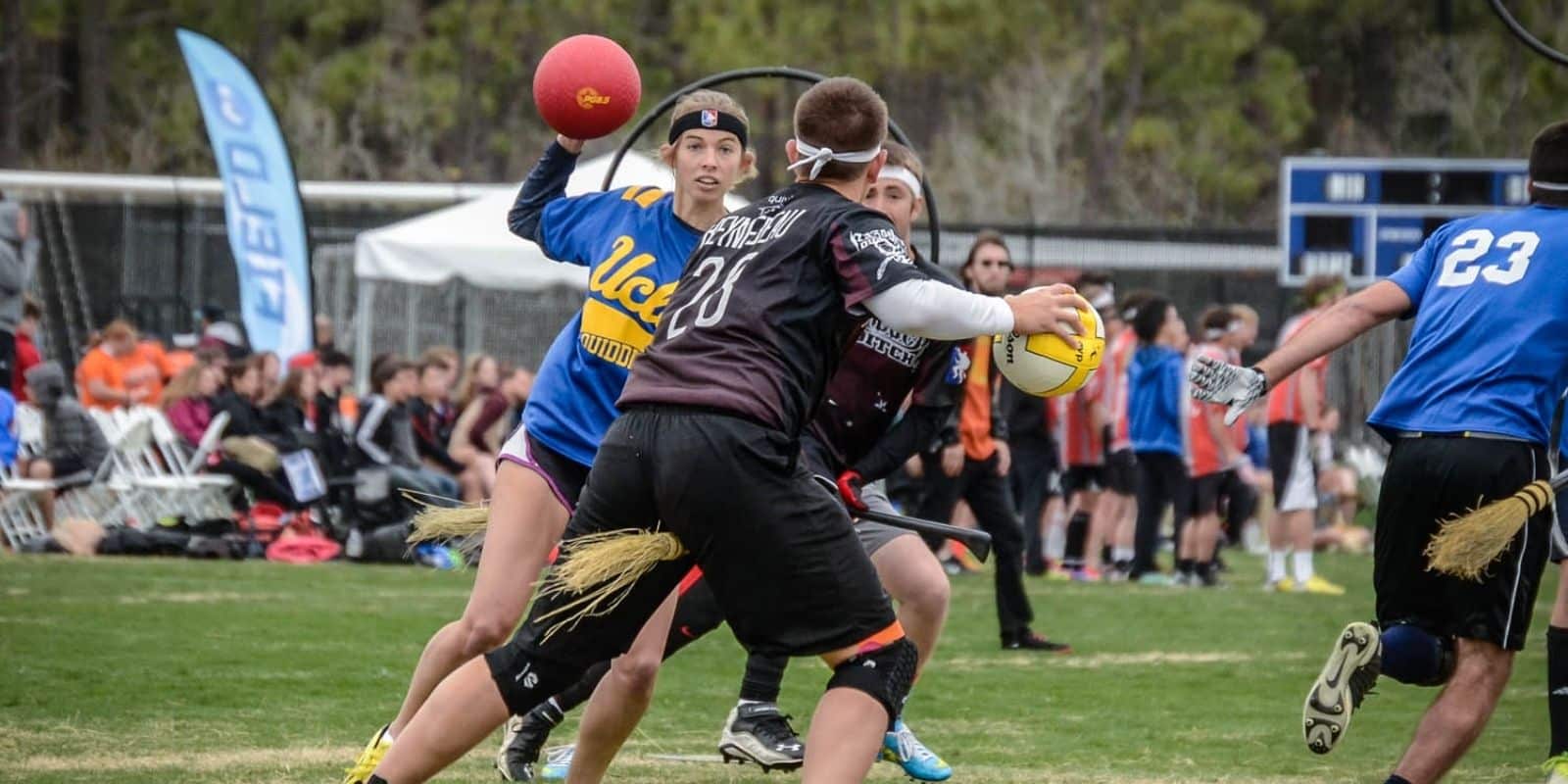 Match de quidditch moderne, sport insolite inspiré d'Harry Potter